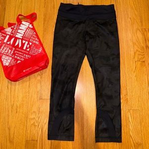 Lululemon Run: Inspire Crop II - size 4 - Savasana Camo- perfect condition
